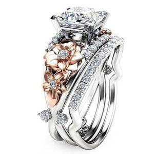 💋SOLD🐙STERLING SILVER N CUBIC ZIRCONIA SIZE 8🎀